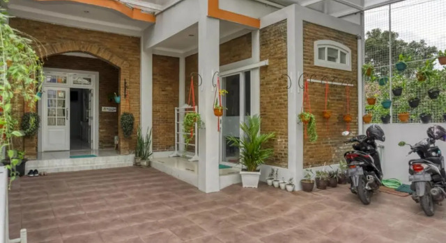 RedDoorz near Sindu Kusuma Edupark 2, Book Hotel Hotels in Sleman with Parking, Parking