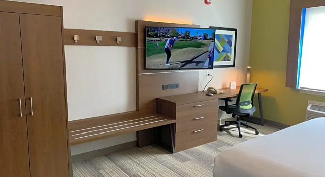 Четырёхместный люкс c 1 комнатой Holiday Inn Express Hotel and Suites South Padre Island by IHG