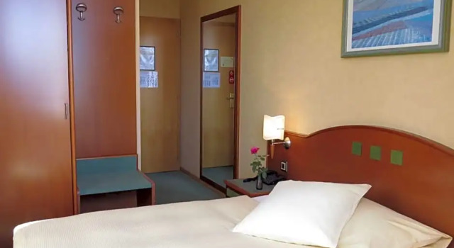 Номер Standard с видом на озеро Hôtel du Port