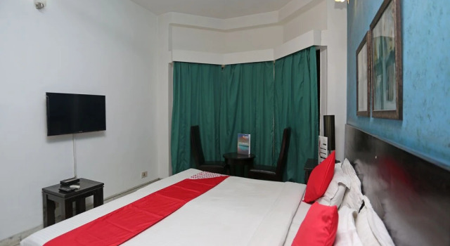 Люкс OYO 15401 Hotel Surana palace
