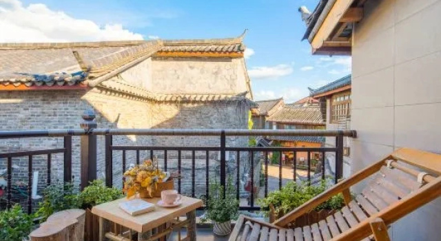 Двухместный люкс Comfort с балконом Lijiang Blooming Flowers·Garden Designer Homestay