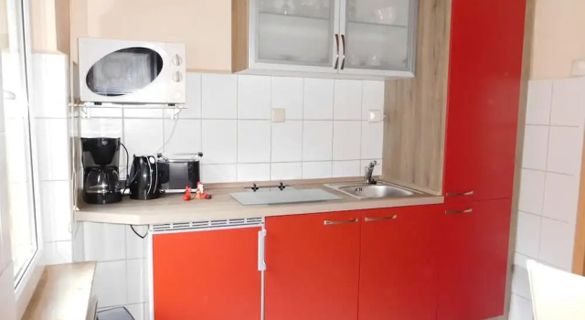 Коттедж Classic Cosy Apartment With Covered Porch