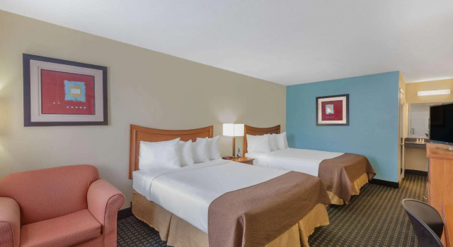 Четырёхместный номер Standard Days Inn by Wyndham Natchitoches