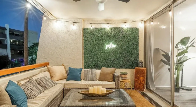 < 1 Mi to Fashion Square: Condo w/ Community Perks