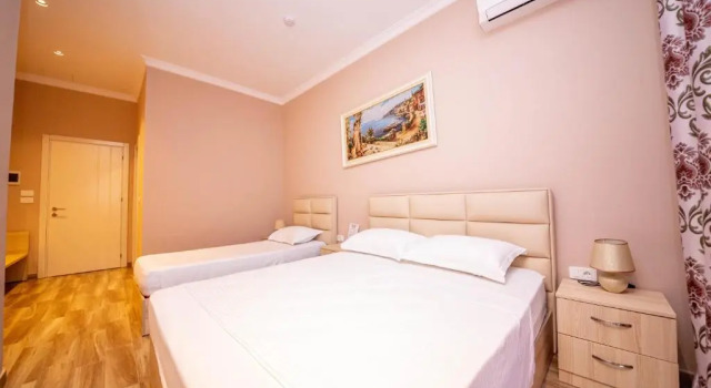 Трёхместный номер Standard с балконом и с видом на море Hotel Kojku