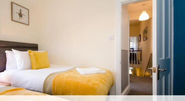 Scarborough Stays - Victorian Townhouse - 5 Bedrooms - SLEEPS 9, Забронировать Отель Отели Скарборо 5 звезд, рядом с Фуникулер Spa Cliff, 5*