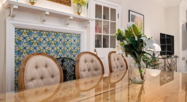 Classic Designer Beautiful 1 Bed Home With Parking