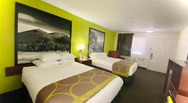 Четырёхместный номер Standard Days Inn & Suites by Wyndham Flagstaff I-40