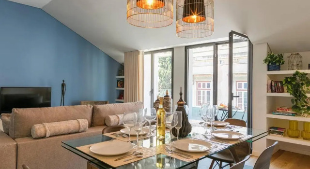 Апартаменты Very central and cool 2 bed apartment with balcony & parking 77 by Lisbonne Collection