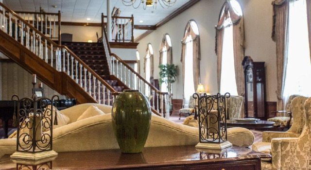 Colonial Hotel, Buchen Sie Hotel SPA-Hotels in New England, SPA