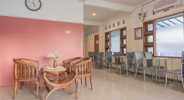 RedDoorz near Politeknik Ilmu Pelayaran 2, Reserva ahora Hotel Semarang Java Central, cerca de Ciputra Mall Semarang