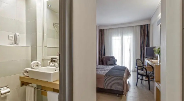 Номер Standard с балконом Lagomandra Hotel and Spa