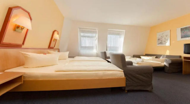 Четырёхместный номер Standard Montana Hotel