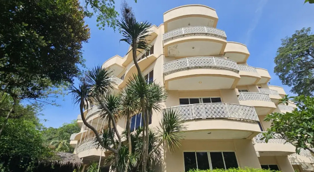 Hawaii Family Suite Resort & Spa