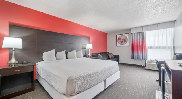 Номер Standard Ramada by Wyndham Sioux Falls Airport - Waterpark Resort & Event Center