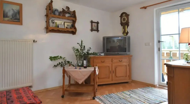 Modern Apartment in Lindegg with Balcony, Book Apartment Steingaden 