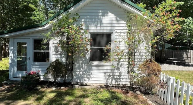 Коттедж Maine Stay Lake House-limit12 4 Bedroom Home by RedAwning