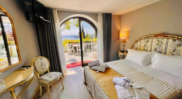 Двухместный номер Standard с балконом и с видом на озеро Park Hotel Ville Montefiori Spa & Centro Benessere