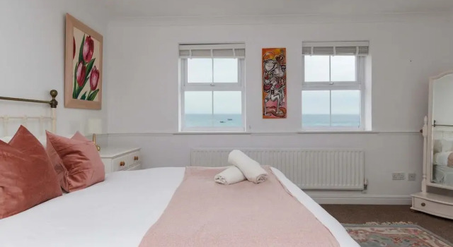 Коттедж Spacious 4-bed Seaside Retreat in Selsey