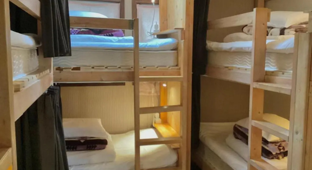 Кровать в общем номере (женский номер) IZA Kamakura Guest House and Bar
