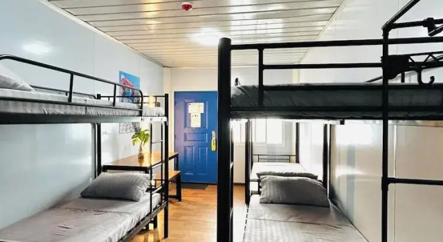 Кровать в общем номере Tandikan Suites El Nido
