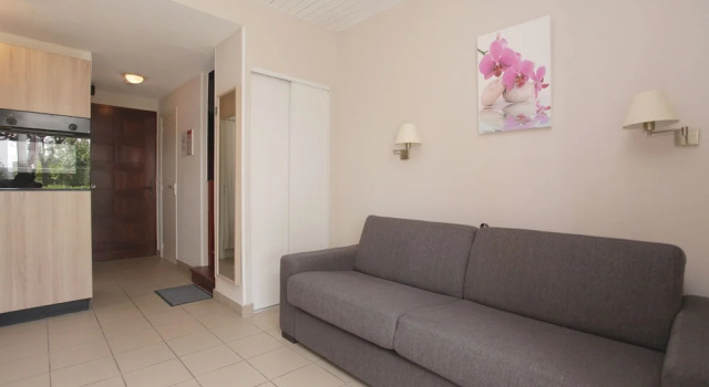 Le Champ dEysson Aparthotel, Забронировать Отель Монтору Холмы Файанс