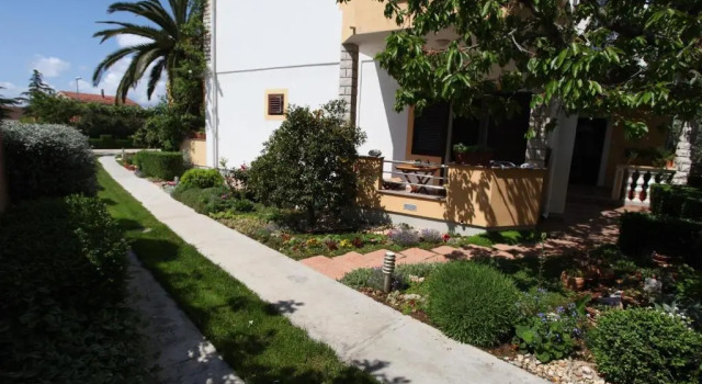 Студия Apartments Kresan