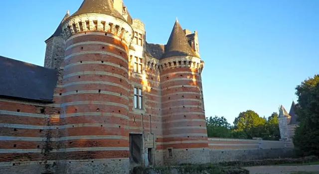 Logis de la Helberdière, Book Hotel Cossé-en-Champagne 