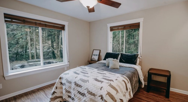 22mbr - Wi-fi - Fireplace - Pets Ok - Sleeps 8 4 Bedroom Cabin by Redawning, Réserver Maison de vacances Glacier États-Unis
