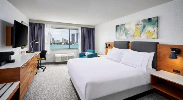 Двухместный номер с видом на воду DoubleTree by Hilton Windsor, ON