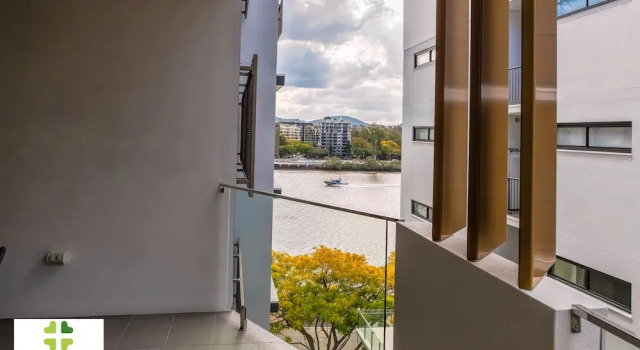 SOKO Waterfront, Забронировать Отель Брисбен Brisbane Region, рядом с Квинслендский университет