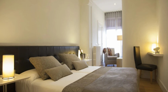 Двухместный номер Superior с балконом Hostal Goya