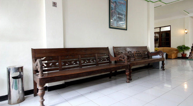 RedDoorz Plus Syariah near Lempuyangan Station 3, Book Hotel Danurejan Yogyakarta