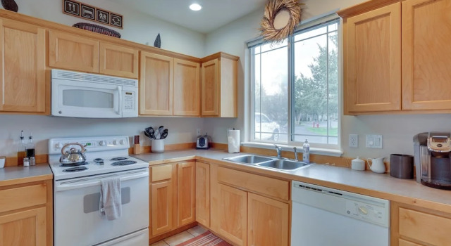 Апартаменты Charming Redmond Townhome w/ Resort Amenities