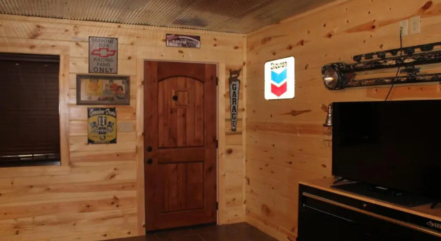 Samanthas Timber Inn, Prenota Hotel  