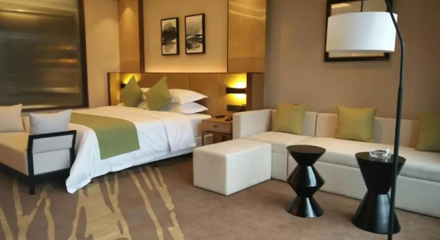 Номер Business Leshan Ramada Hotel
