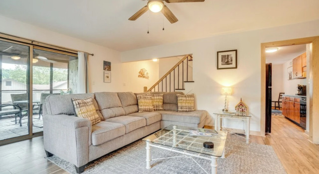 Spacious Rustic Helen Abode ~ 1/2 Mi From Tubing!, 预订 公寓 海伦 佐治亚州