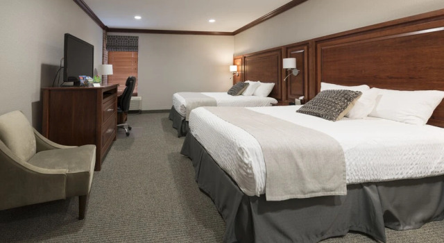 Четырёхместный номер Executive Hillsdale College Dow Hotel and Conference Center