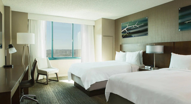 Четырёхместный номер Standard Falls Church Marriott Fairview Park