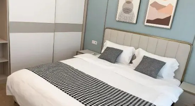 Люкс Deluxe с 2 комнатами с видом на сад Yuhai Qiji Seaview Holiday Homestay (Beihai Branch)