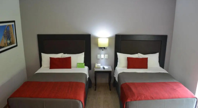 Четырёхместный номер Standard Plaza Camelinas Hotel