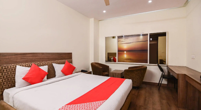 Townhouse OAK Hotel Edesia