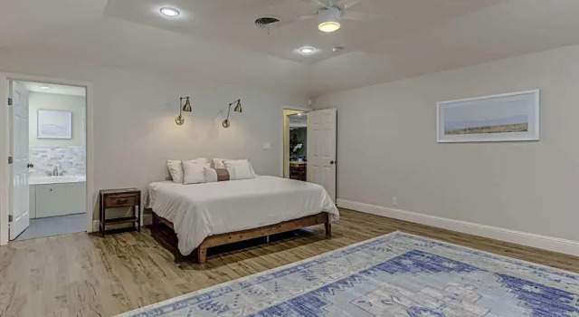 Rooftop Deck w/ City Views!, Buchen Sie Ferienhaus Austin Greater Austin