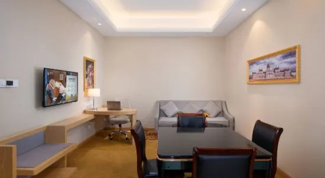 Люкс Deluxe Vienna International Hotel (Nanjing Zhushan Road Metro Station)