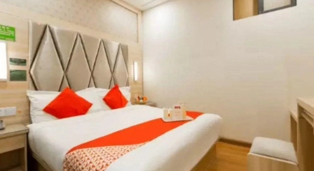 OYO 8011 Hotel