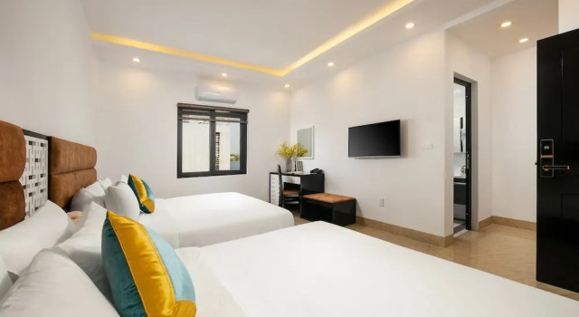 Семейный номер Standard с балконом и с видом на сад Tuan Chau Kingly Villa