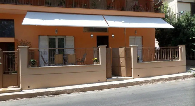 giwta's house, Book Hotel Marathonas Attica