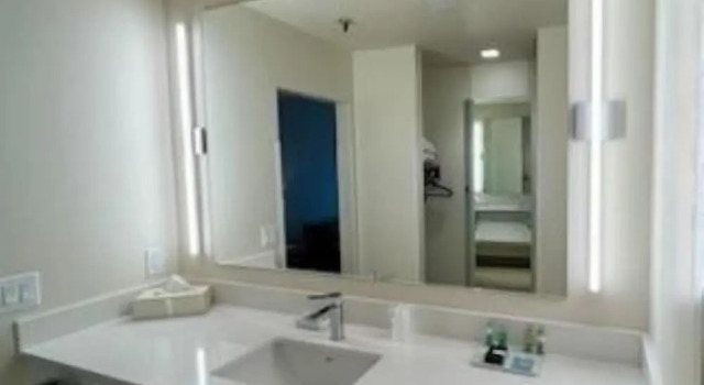 Четырёхместный номер Standard Lone Tree Golf Club and Hotel
