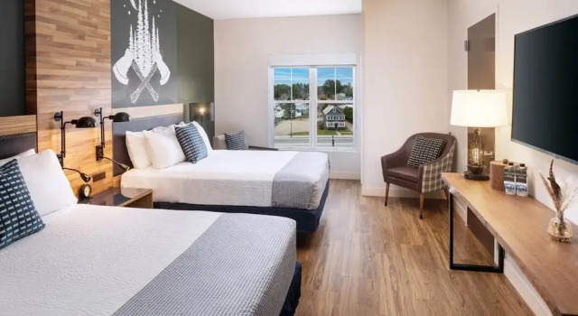 Четырёхместный номер Standard voco Saranac Lake NY - Waterfront by IHG
