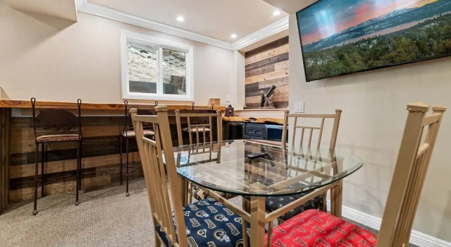 31 - Serenity Pines 4 Bedroom Home by Redawning, Book Hotel 3-stjernede hoteller i Moonridge, 3*